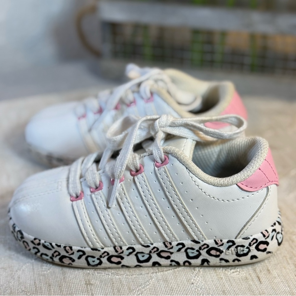 K-Swiss Classic VN Toddler Girls' Sneakers, white and pink Size 9